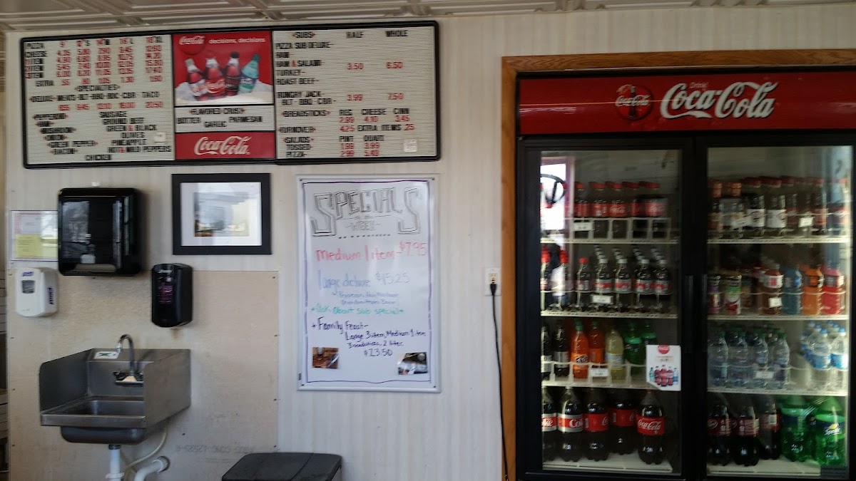Village Pizzeria - Sebewaing - Photo 3