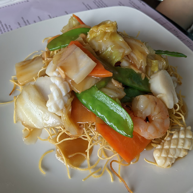 Crispy Fried Noodles with Mixed Seafood