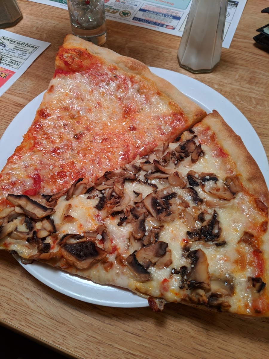 Frank's Pizza & Restaurant - Sparta - Photo 9
