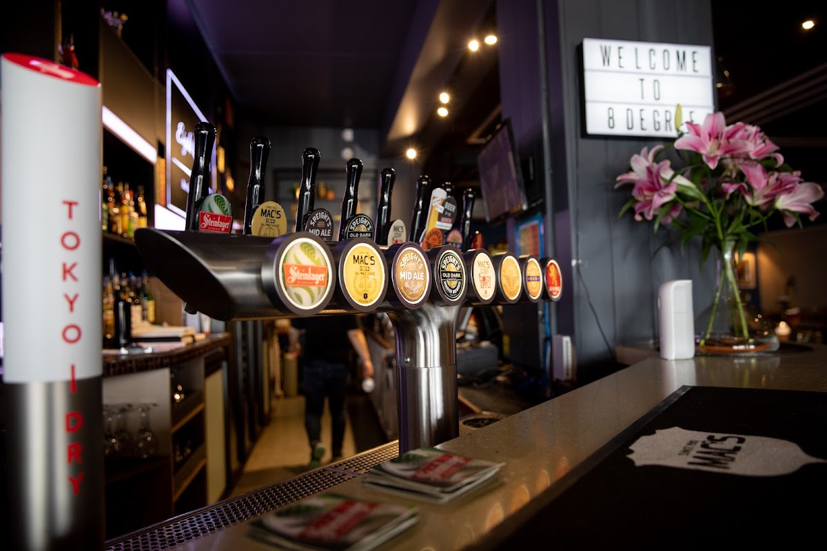 Eight Degree Bar & Restaurant - Photo 2