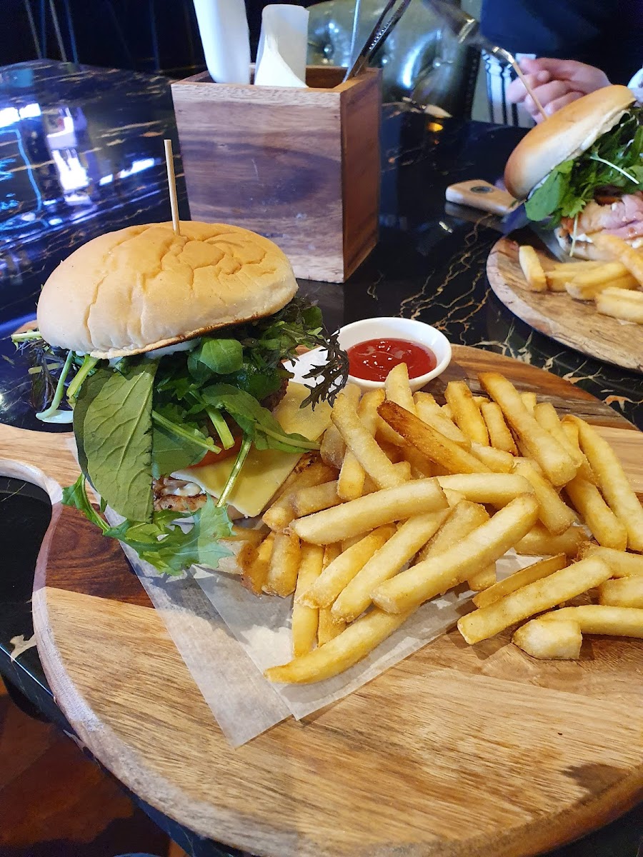 Eight Degree Bar & Restaurant - Photo 6