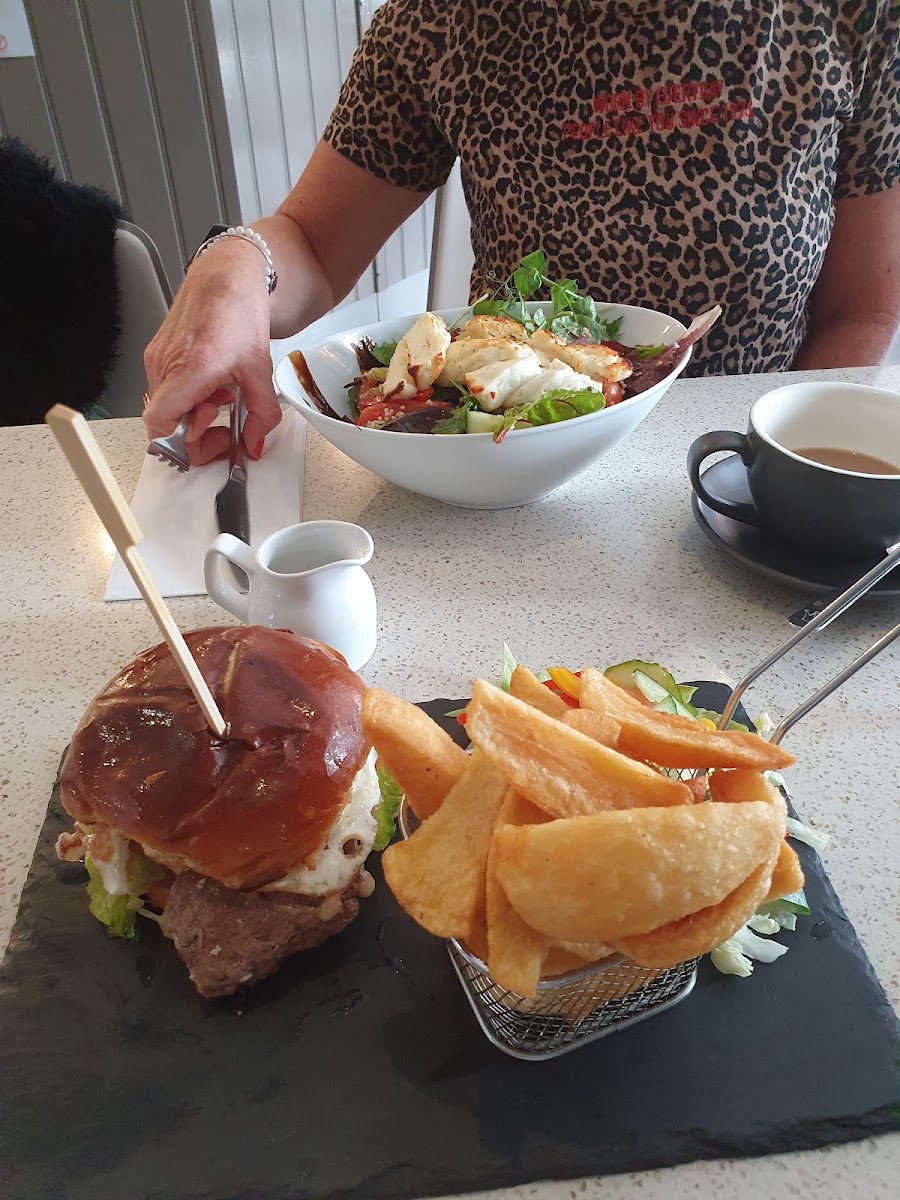 Fresh Cafe Deli - Photo 4