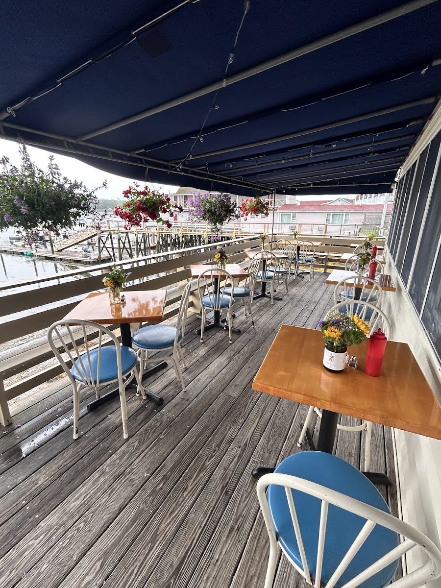Blue Moon Café - Boothbay Harbor
