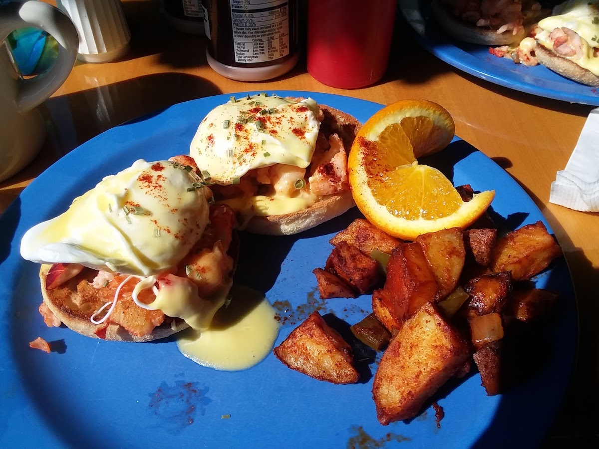 Blue Moon Café - Boothbay Harbor - Photo 9