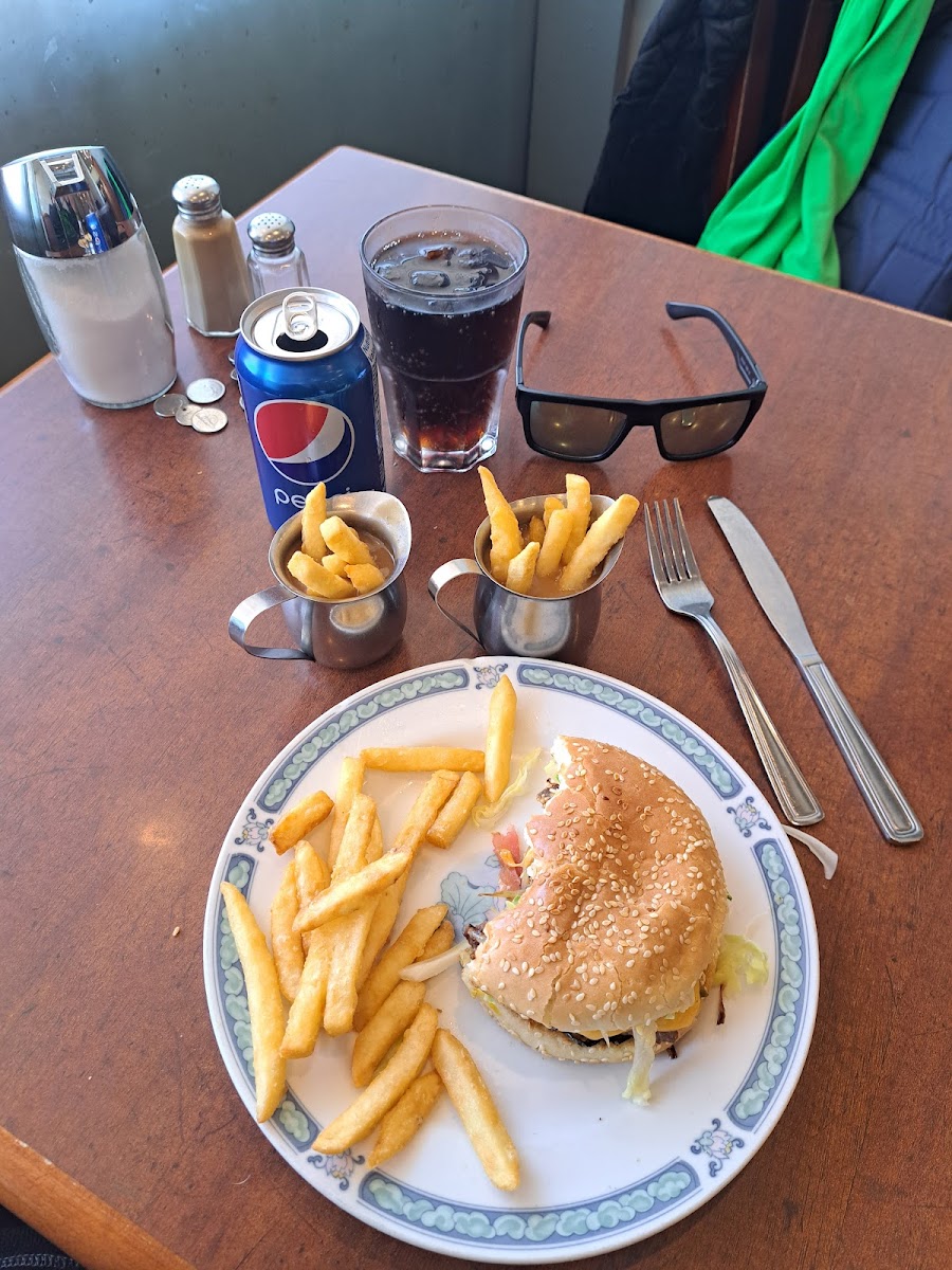 Village Restaurant - Sechelt - Photo 7