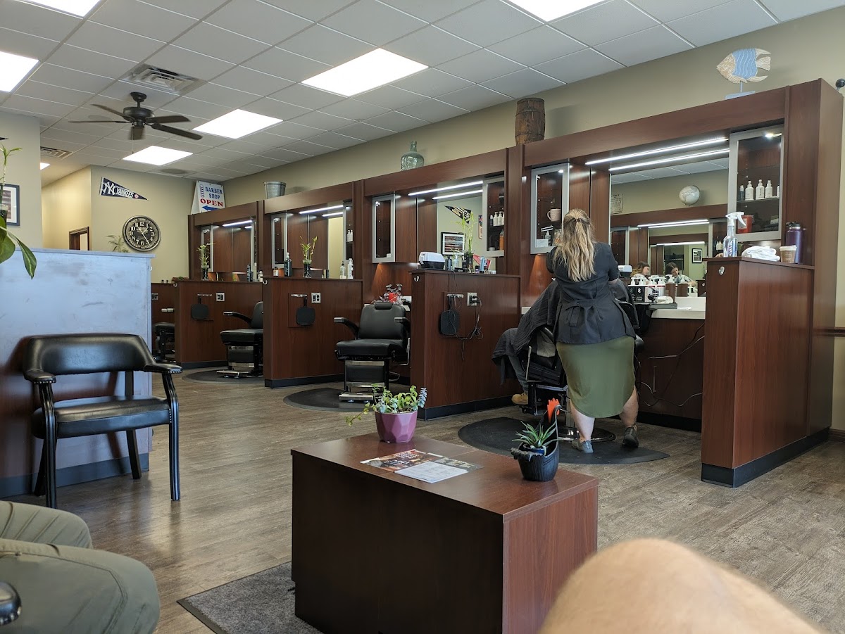Roosters Men's Grooming Center - South Windsor