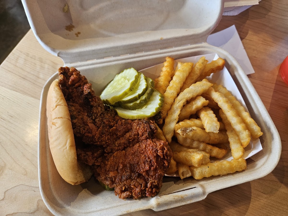 Dave’s Hot Chicken - Newington - Photo 2