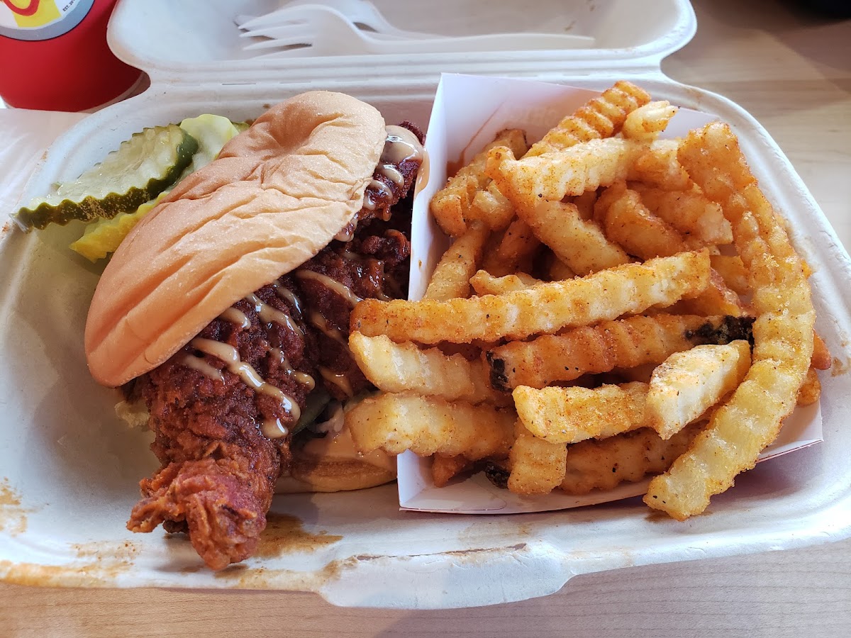 Dave’s Hot Chicken - Newington - Photo 3