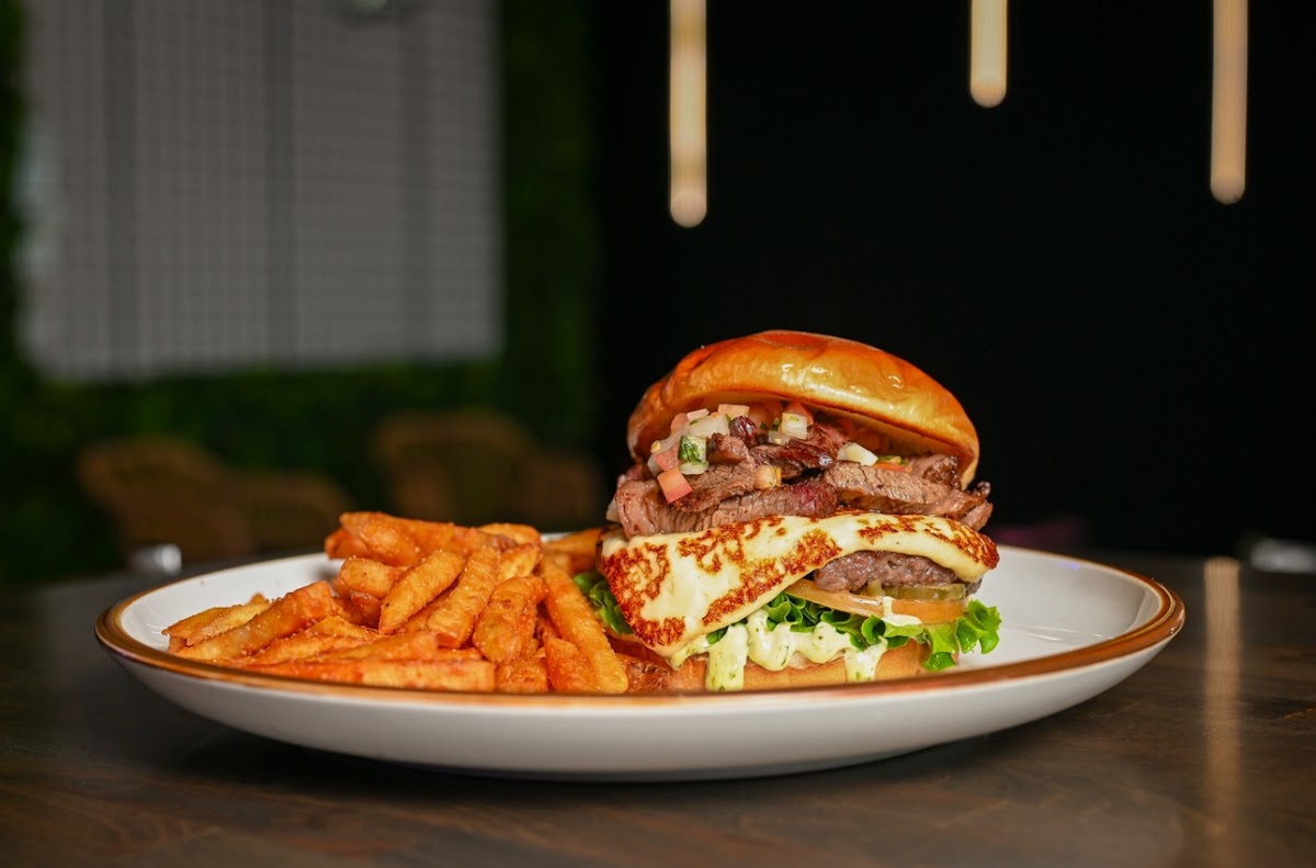 Bocados Burger & Grill - Photo 1
