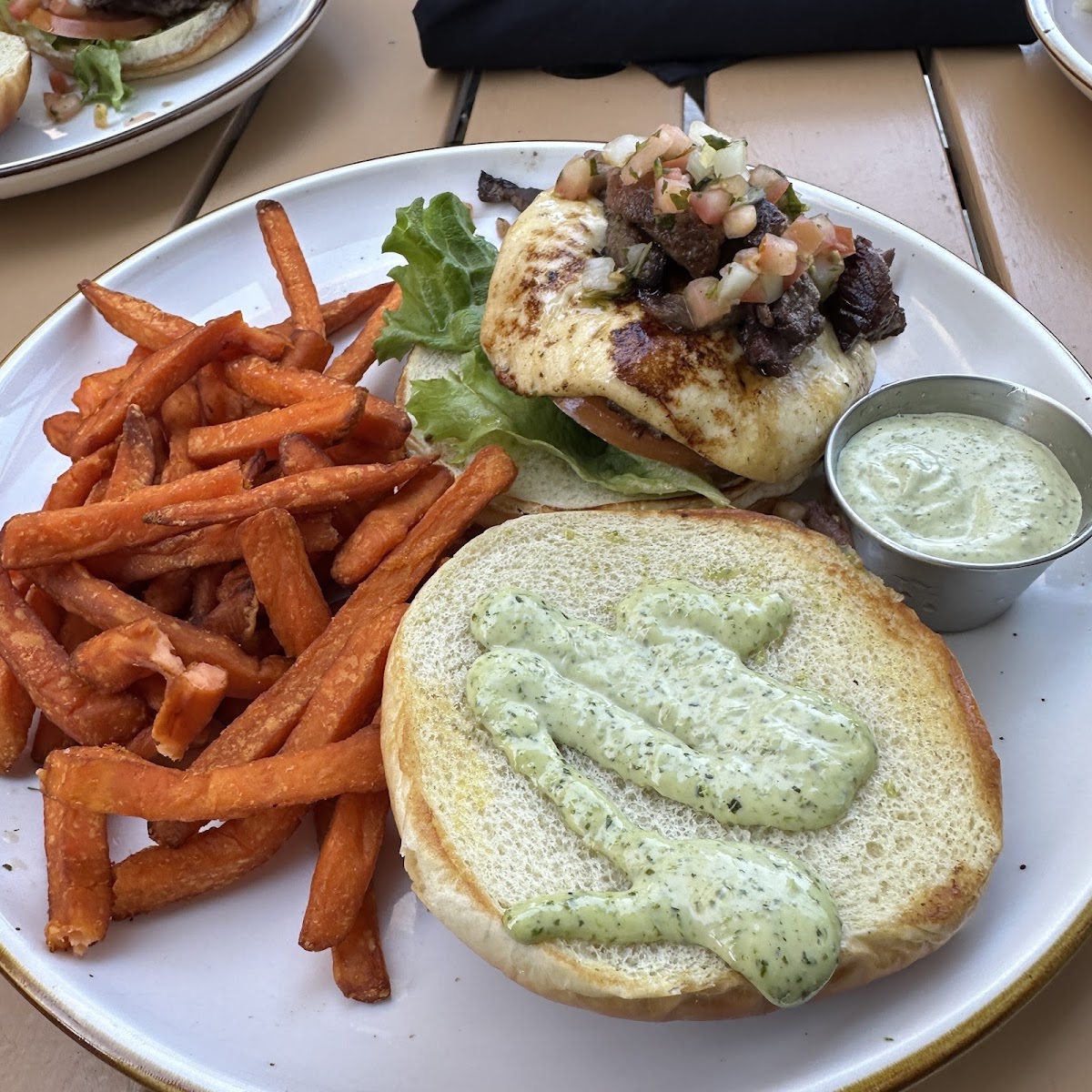 Bocados Burger & Grill - Photo 5
