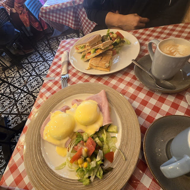 Eggs Benedict