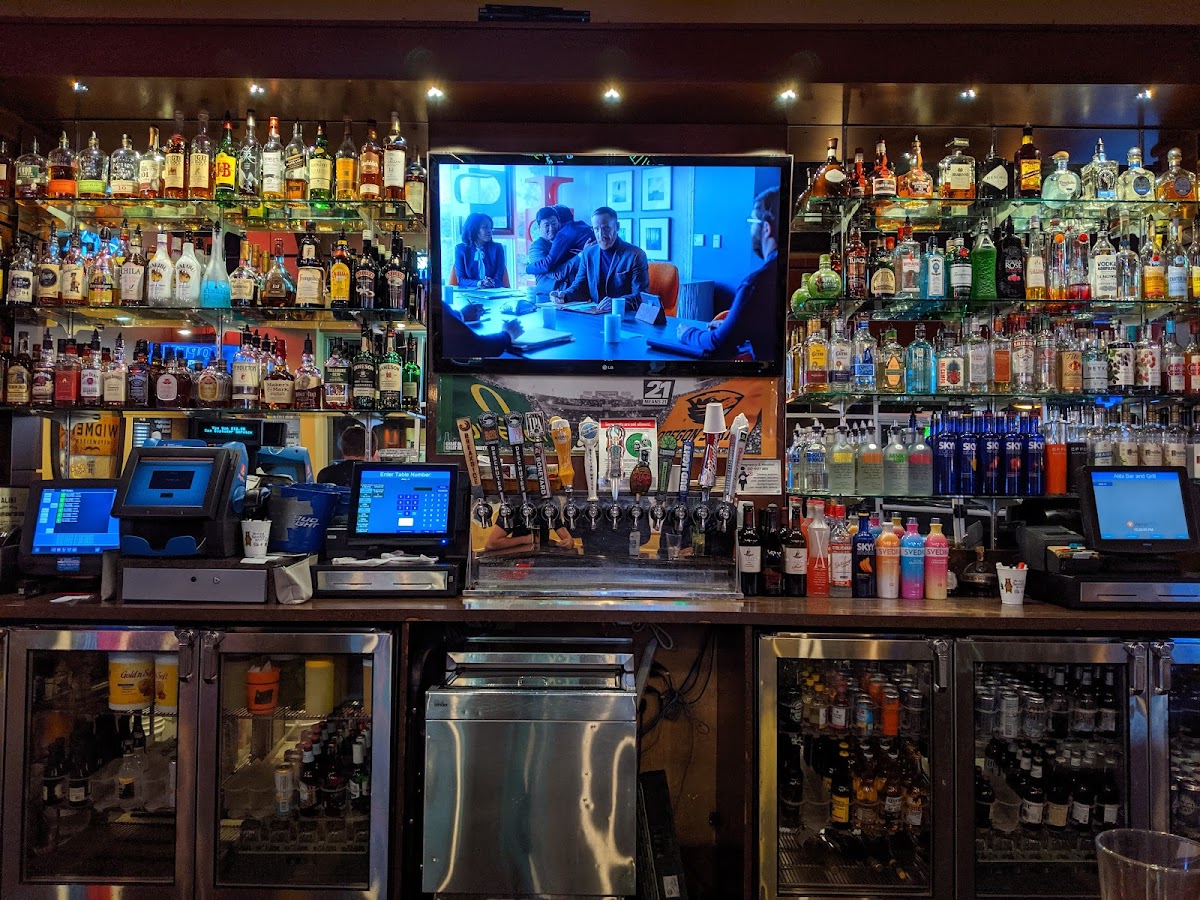 Alibi Bar & Grill - Salem - Photo 3