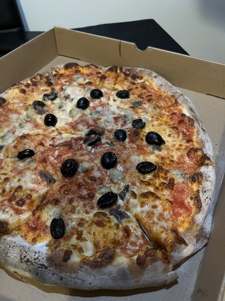 Franks Pizzeria - Photo 2