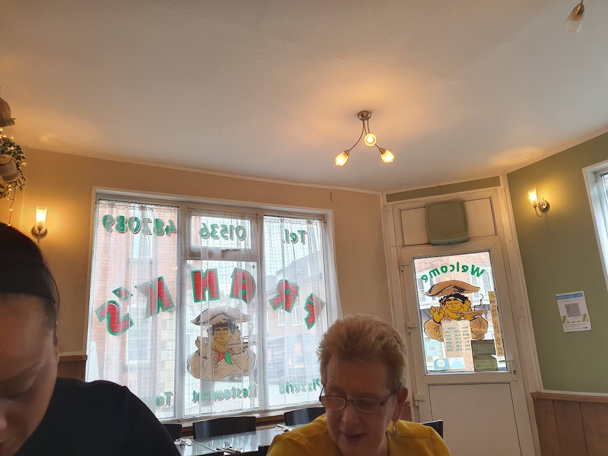 Franks Pizzeria - Photo 4
