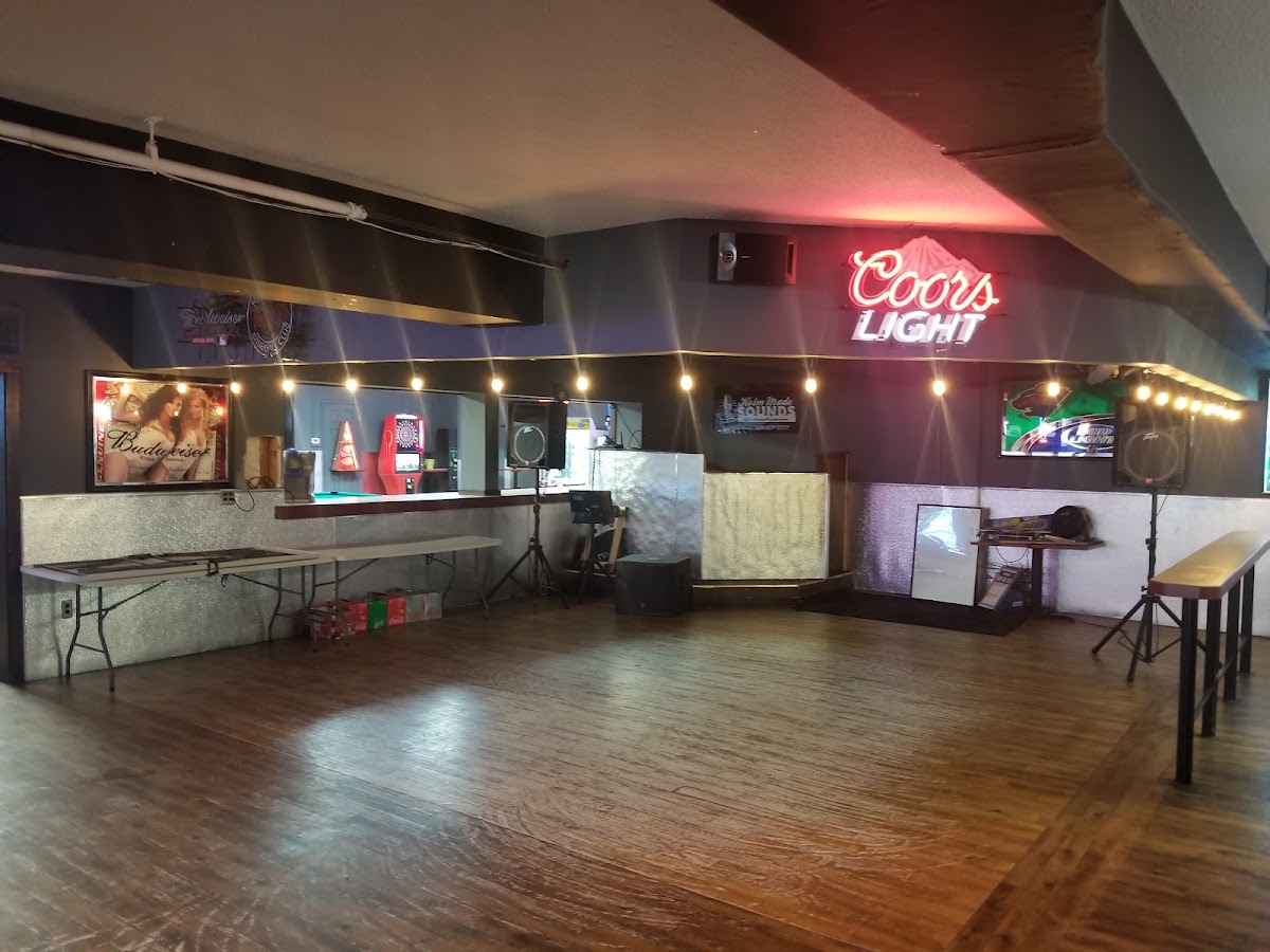 Sidelines Sports Grill Ltd - Photo 9