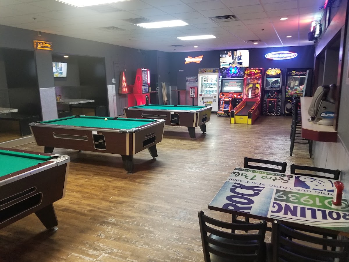 Sidelines Sports Grill Ltd - Photo 2