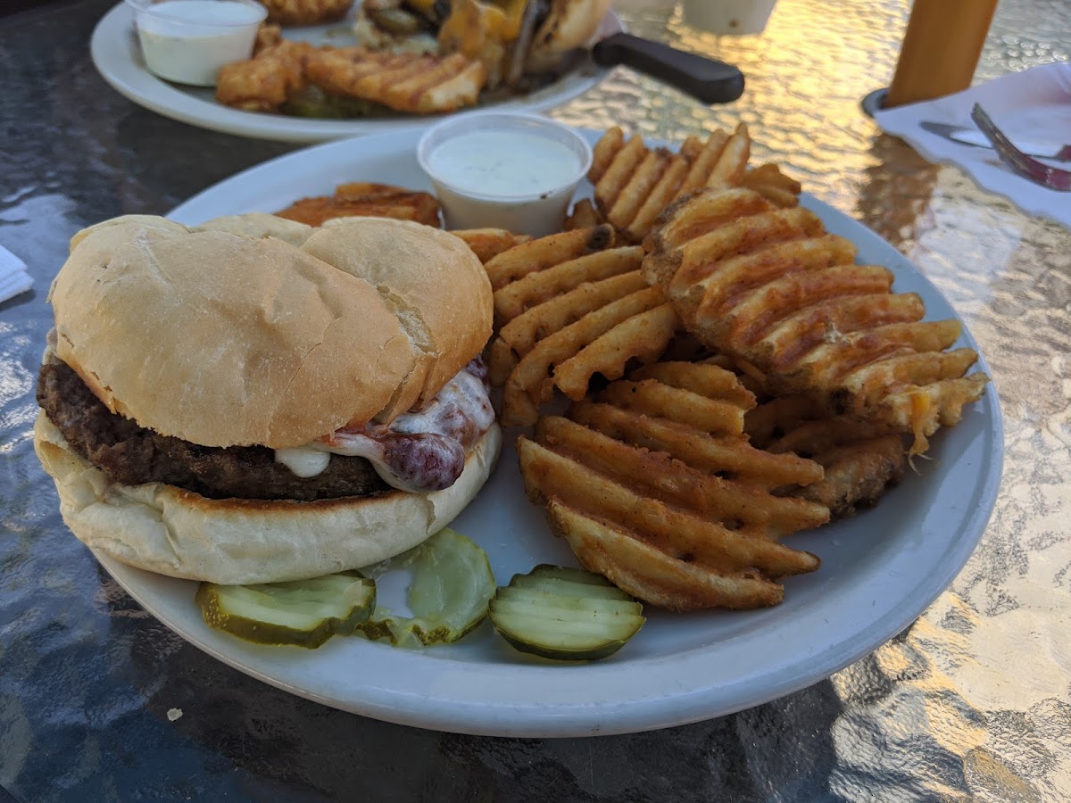 Sidelines Sports Grill Ltd - Photo 3