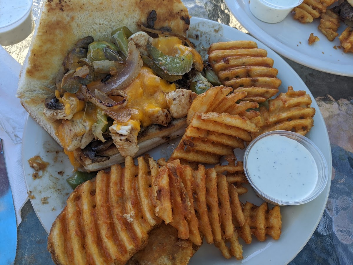 Sidelines Sports Grill Ltd - Photo 5