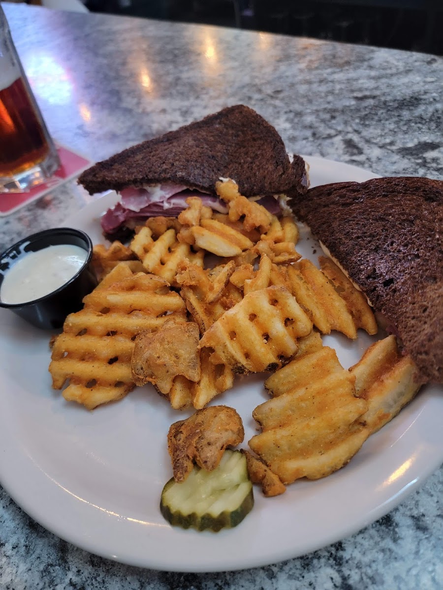 Sidelines Sports Grill Ltd - Photo 6