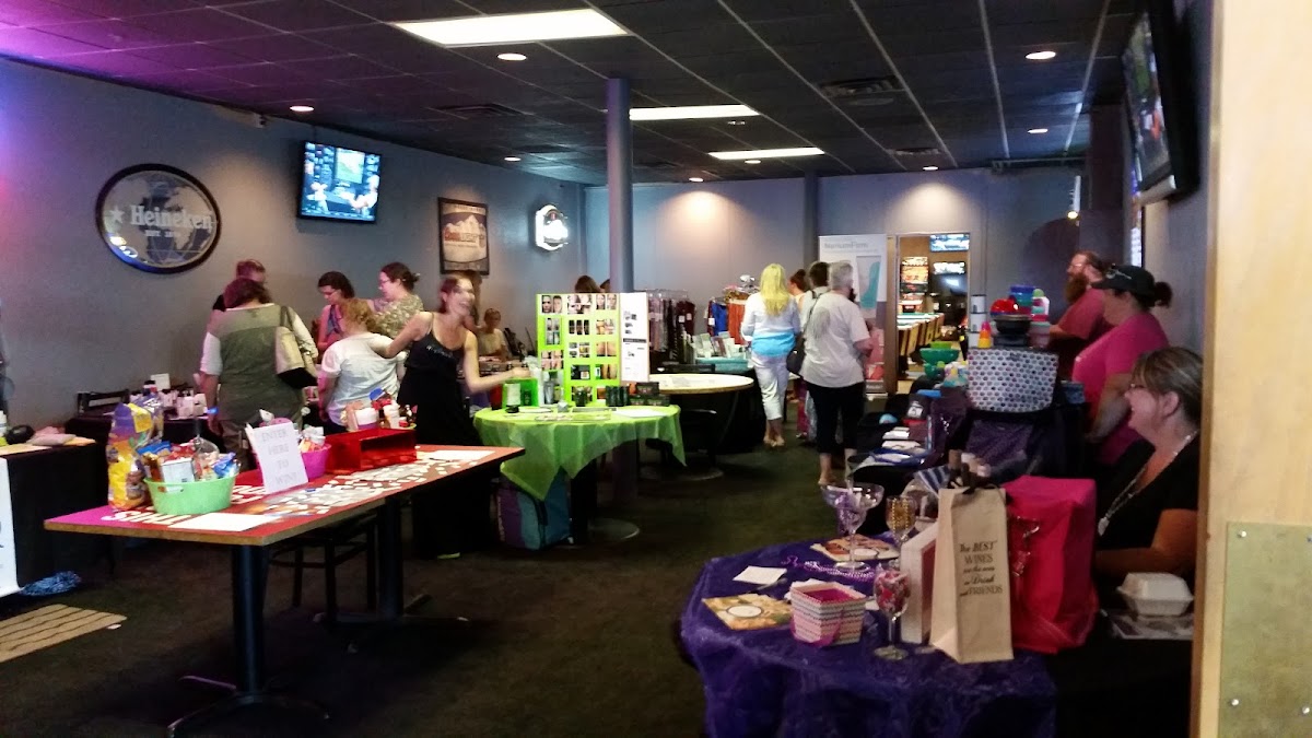 Sidelines Sports Grill Ltd - Photo 8