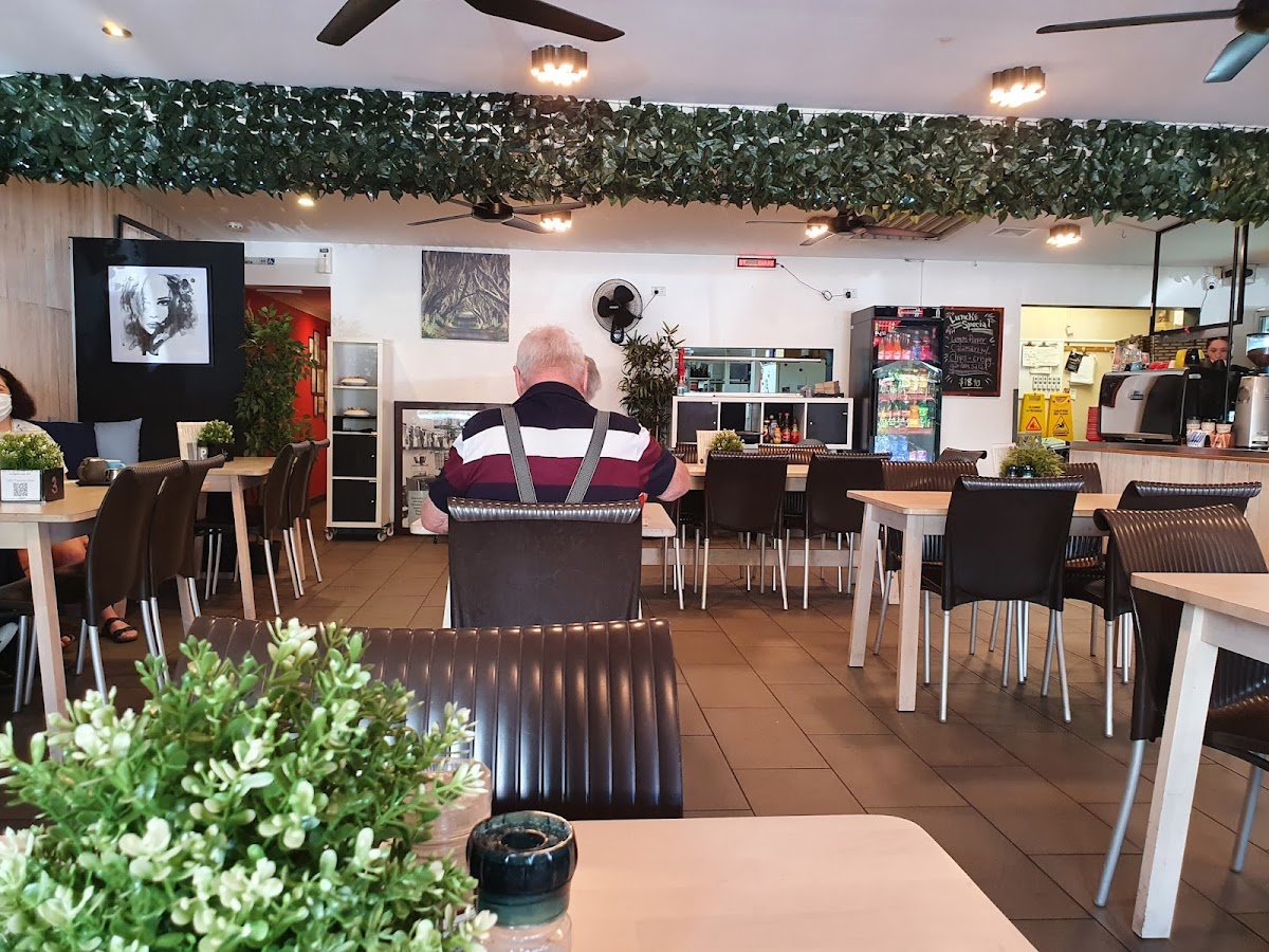Cafe Twenty One - Photo 9