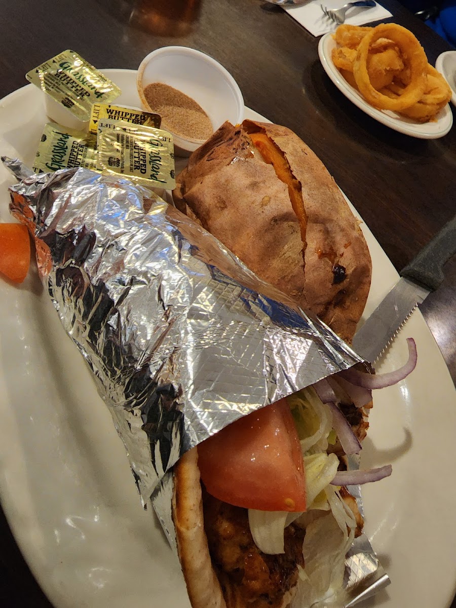 The Carriage House Restaurant - Winston-Salem - Photo 4