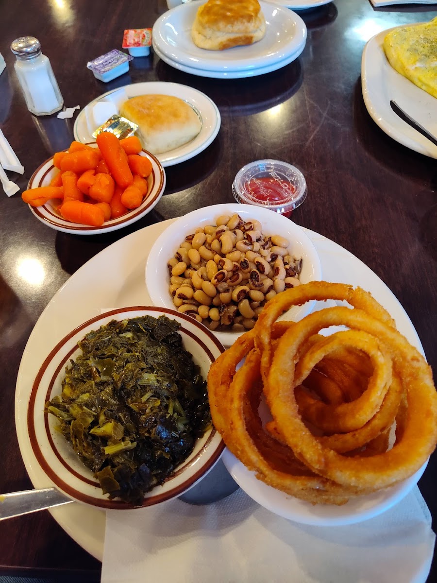 The Carriage House Restaurant - Winston-Salem - Photo 8