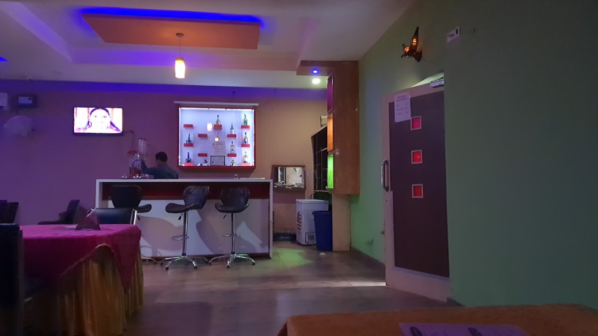 Canal View Restaurant - Photo 2