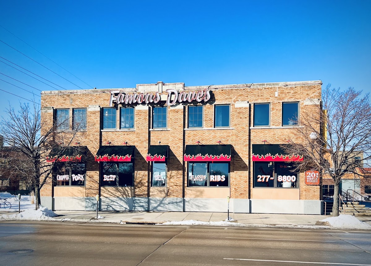 Famous Dave's Bar-B-Que - Sioux City