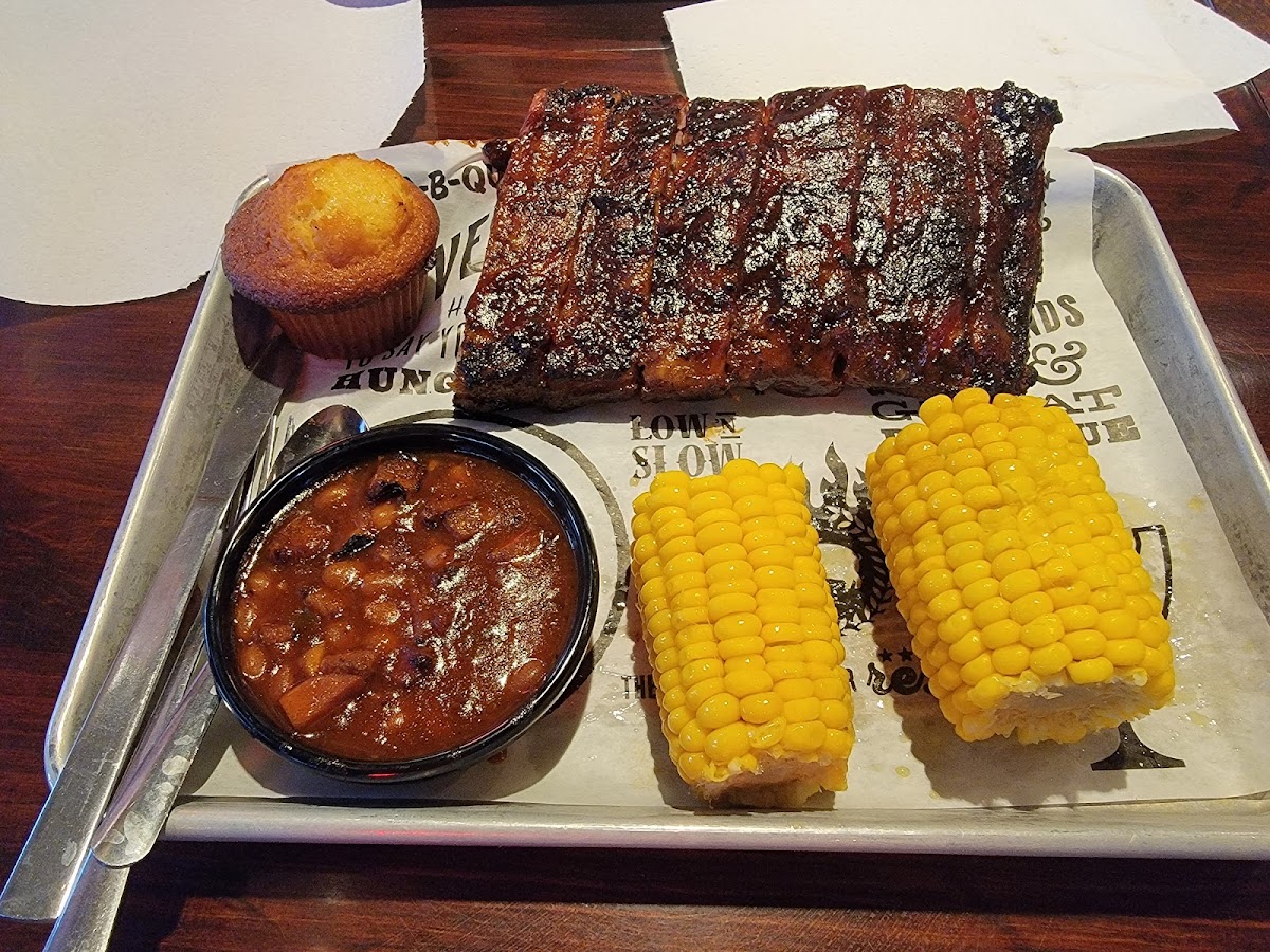 Famous Dave's Bar-B-Que - Sioux City - Photo 6