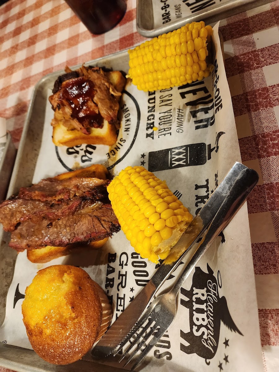 Famous Dave's Bar-B-Que - Sioux City - Photo 7