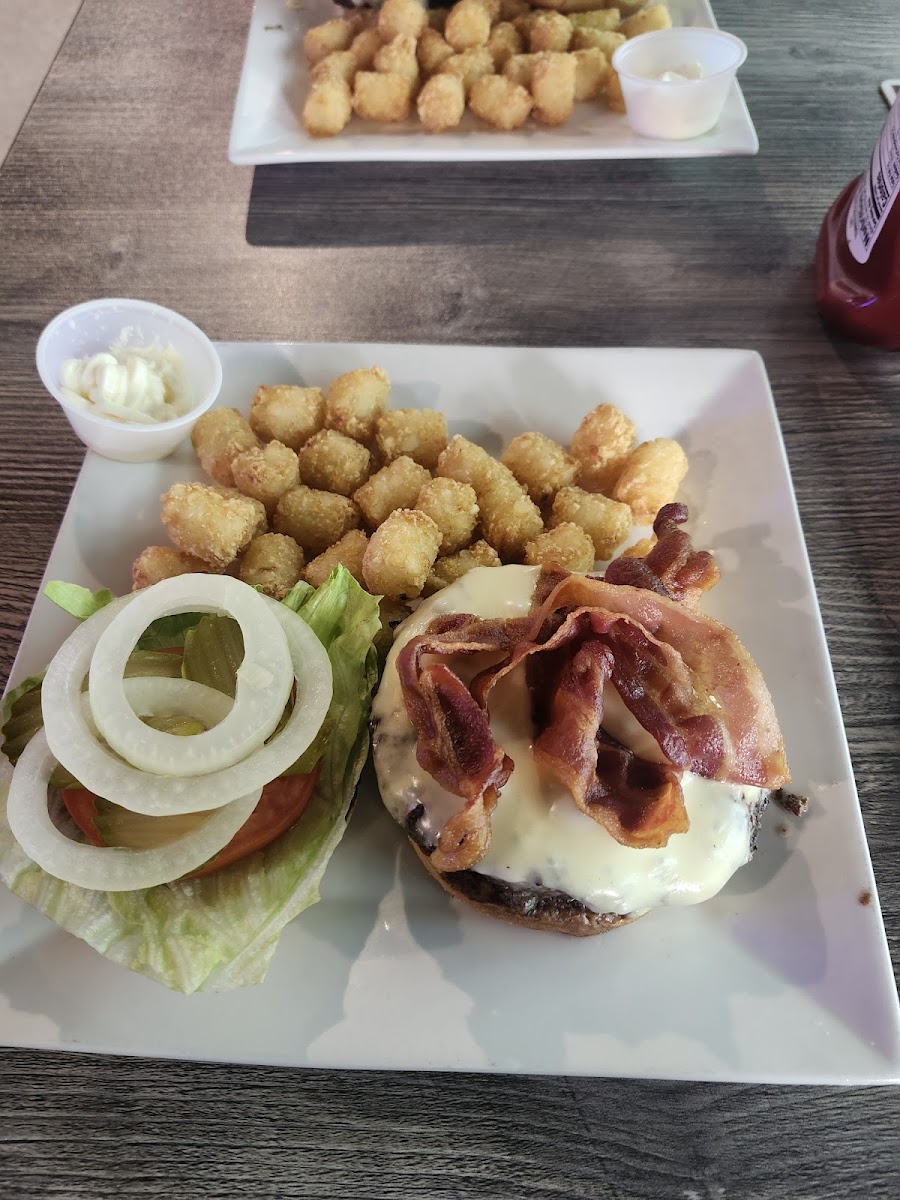 JJ's Bar & Grille - Photo 7