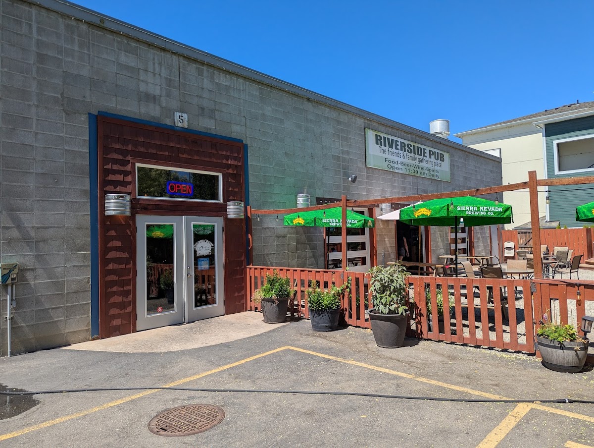 Riverside Pub - Wenatchee - Photo 2
