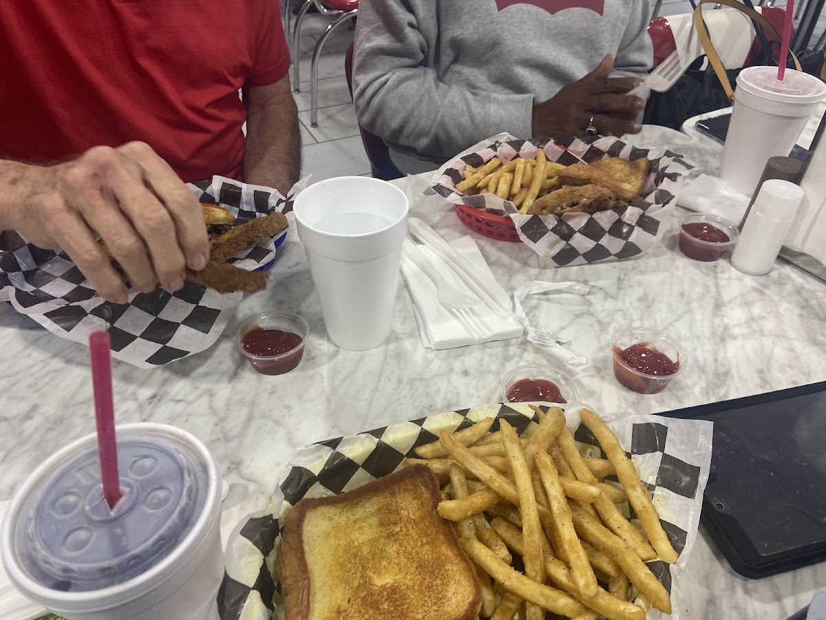 Burger Fresh - Conroe - Photo 9