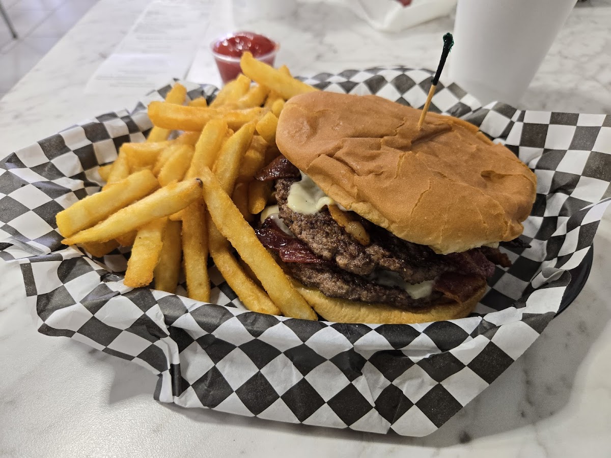 Burger Fresh - Conroe - Photo 3