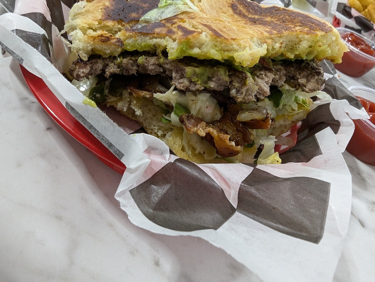 Burger Fresh - Conroe - Photo 7