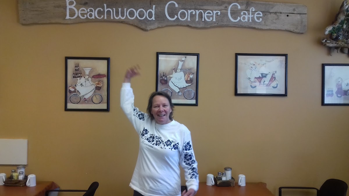 Beachwood Corner Cafe - Photo 9