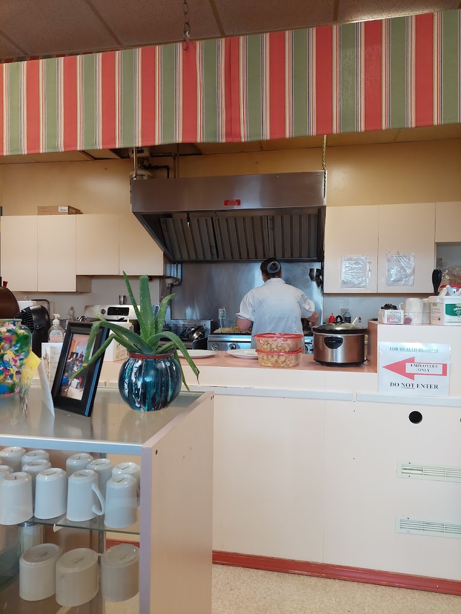Beachwood Corner Cafe - Photo 3