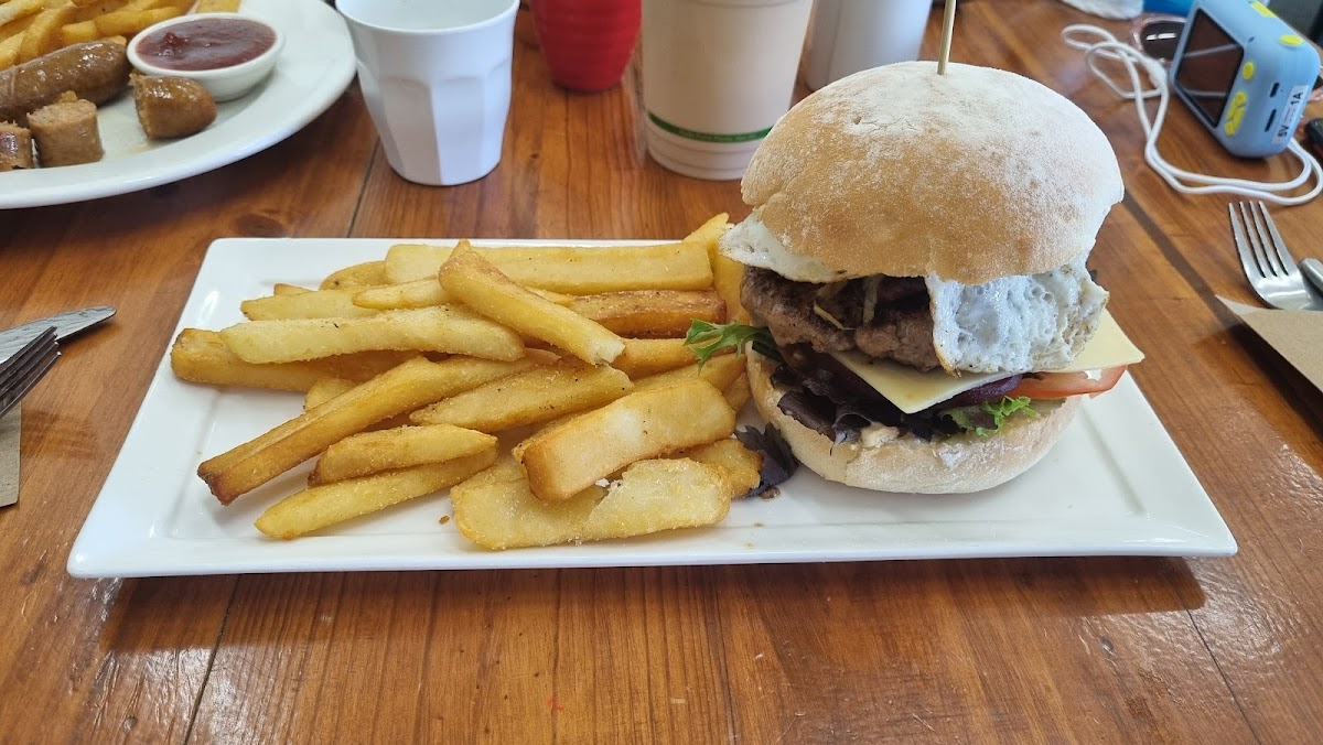 Charlies On East - Photo 1