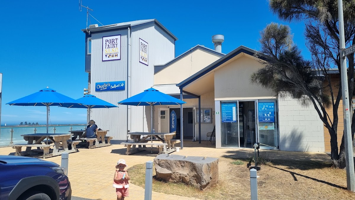 Charlies On East - Photo 8
