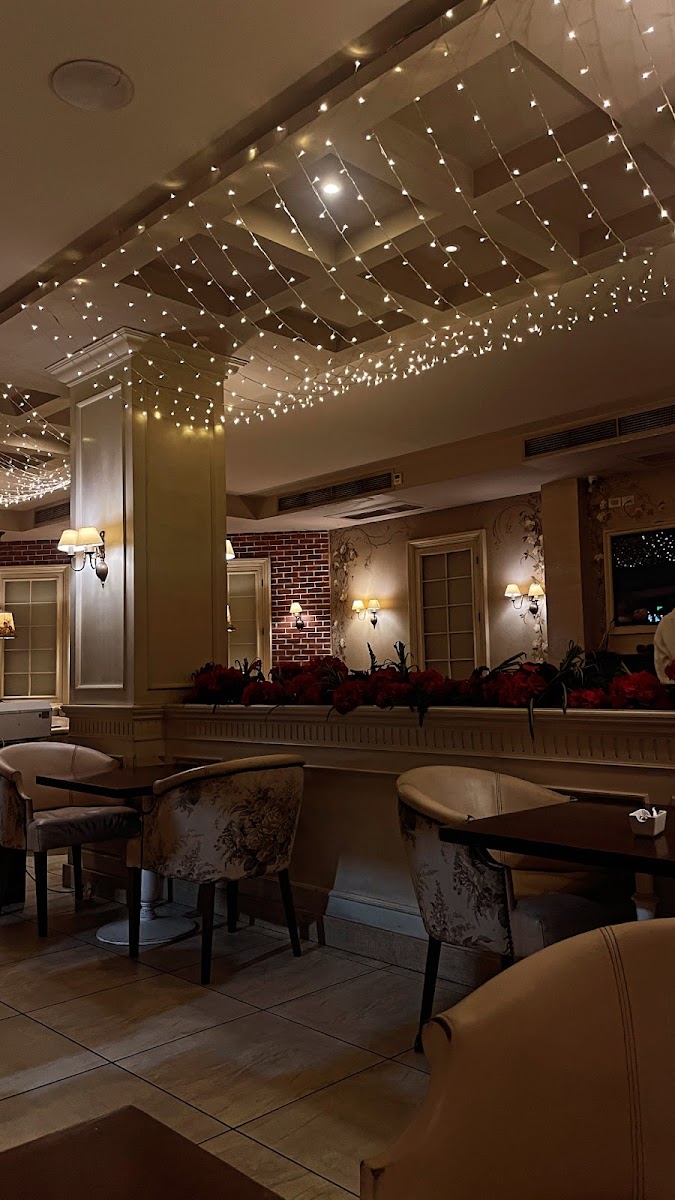 St. Tropez Restaurant - Photo 2