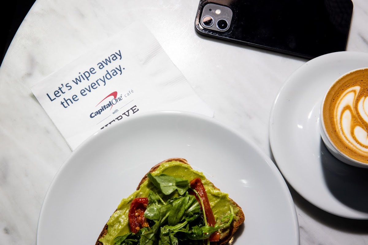 Capital One Café - New York - Photo 3