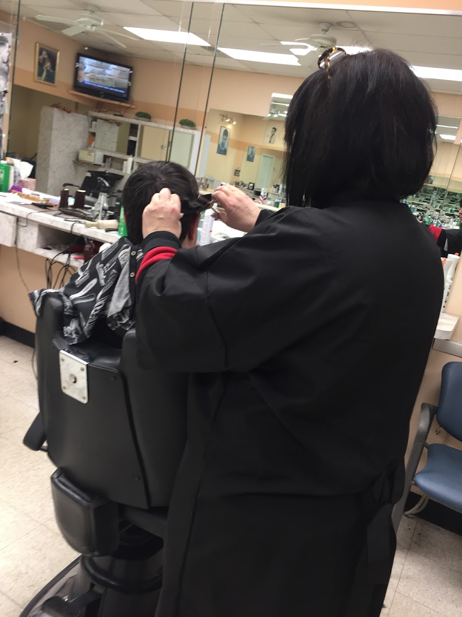George's Barber Shop - Huntingdon Valley - Photo 3