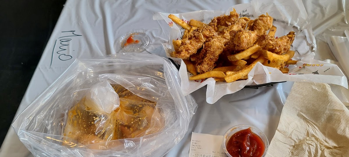 Hot n Juicy Crawfish - Orlando - Photo 8