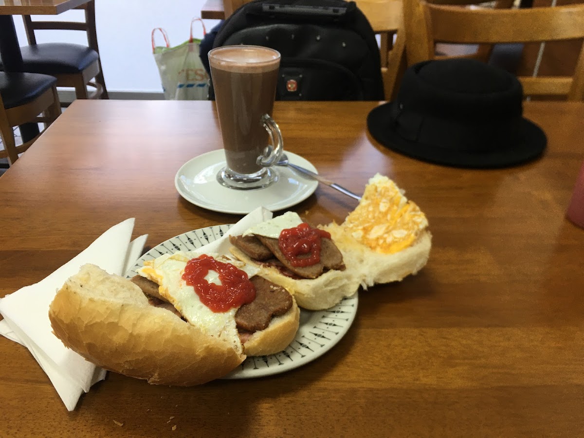 Adam's Cafe Croydon - Photo 9