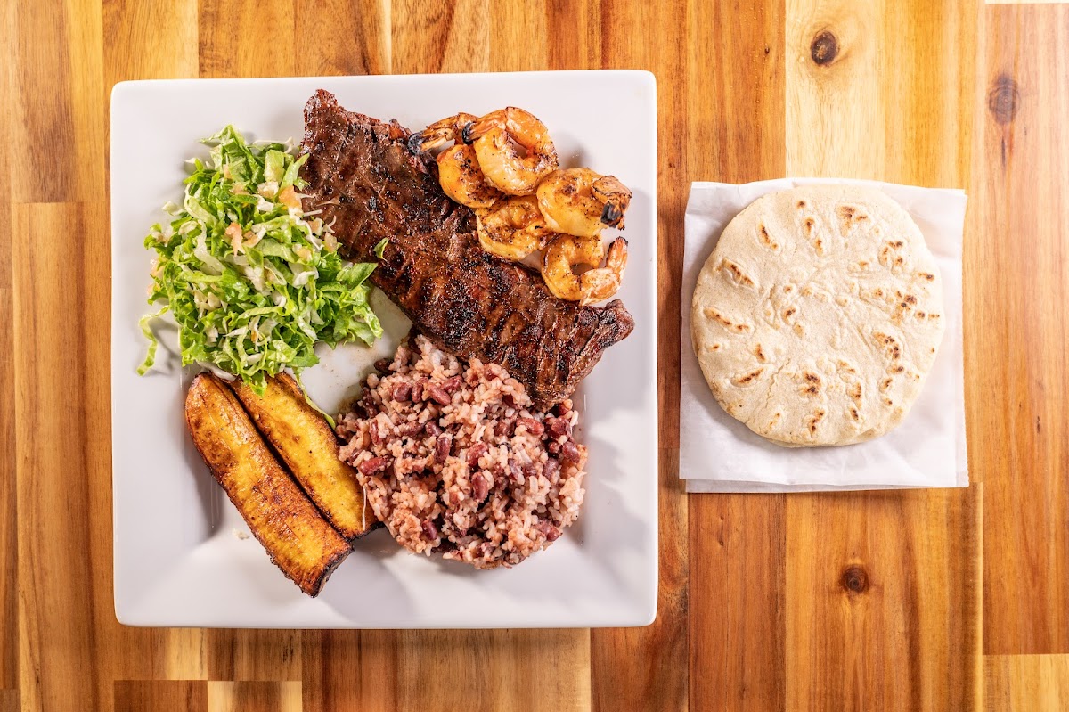 El Salvador Restaurant - Gainesville - Photo 3