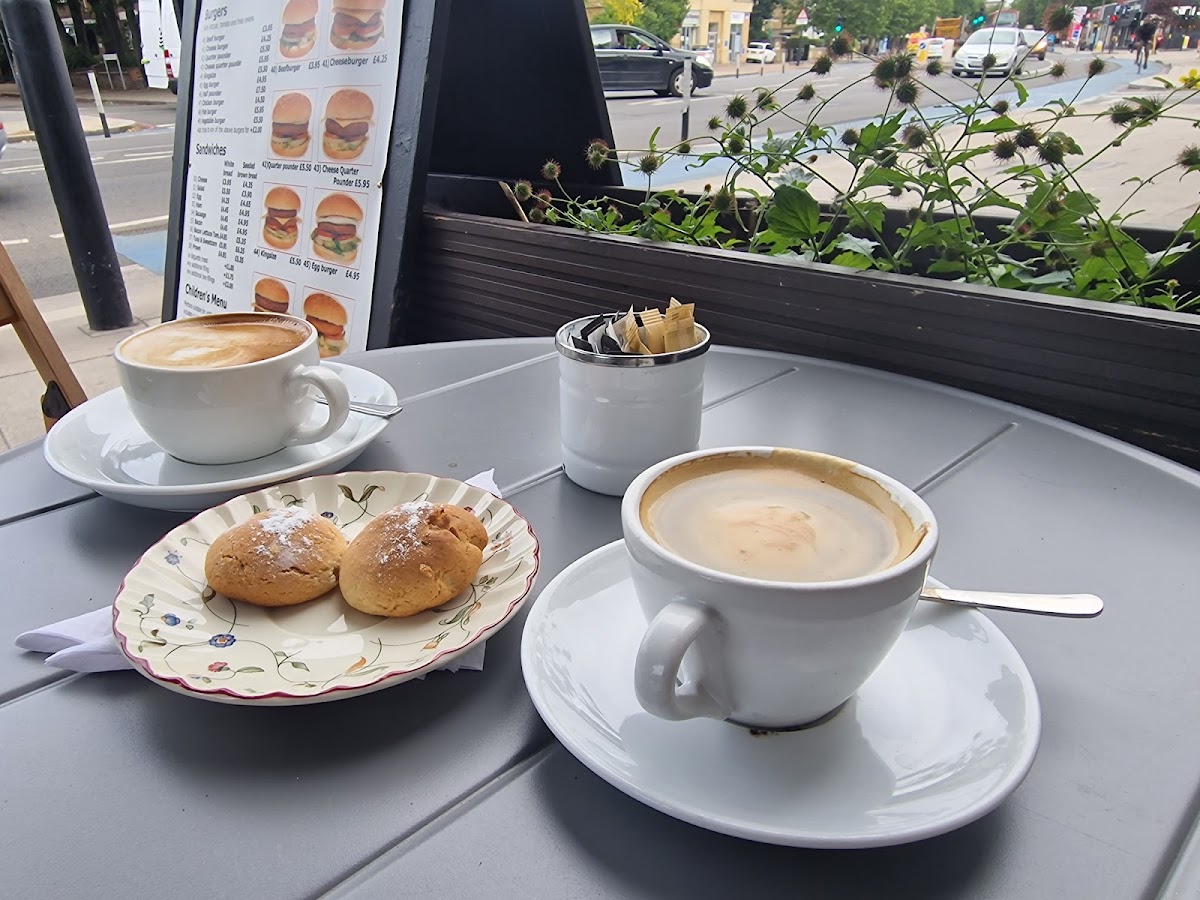 Golden Cafe - Tooting Bec - Photo 2