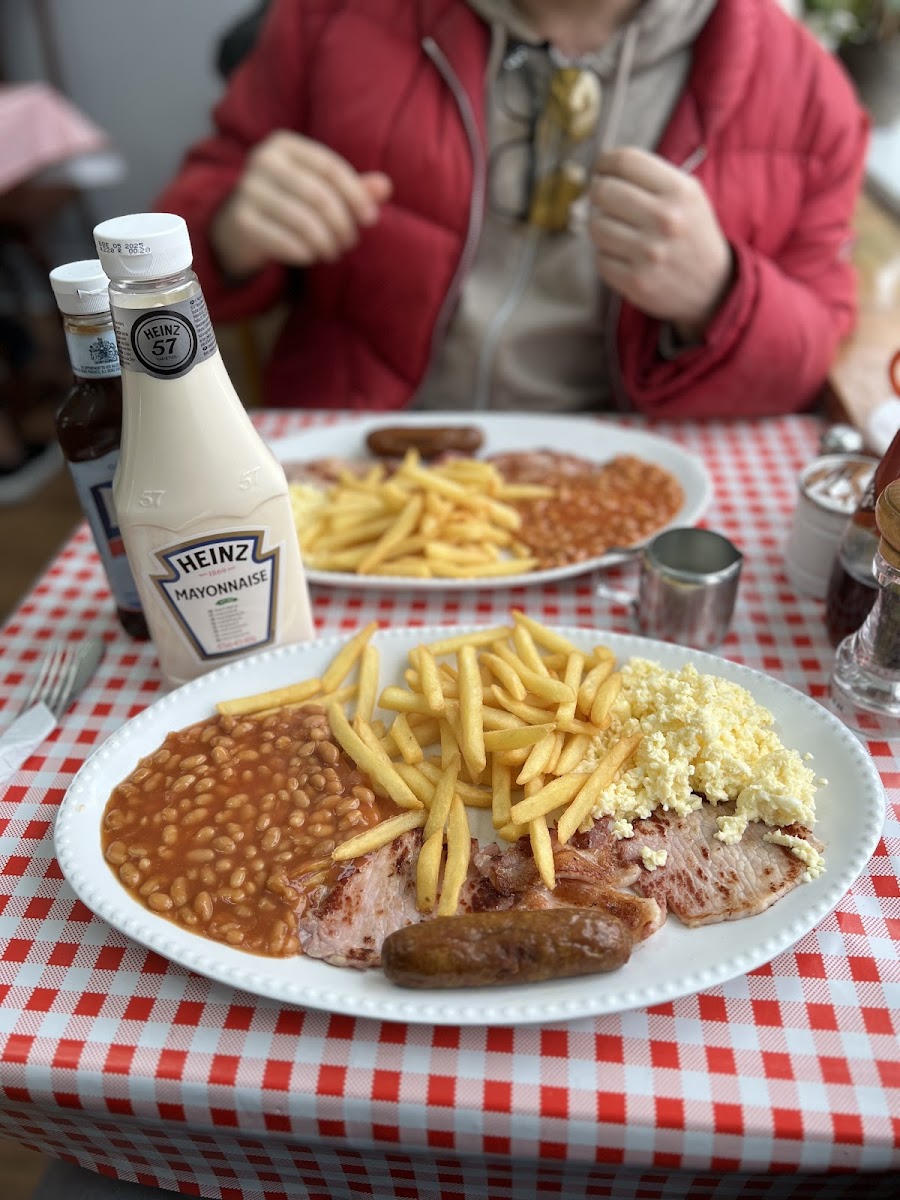 Golden Cafe - Tooting Bec - Photo 3