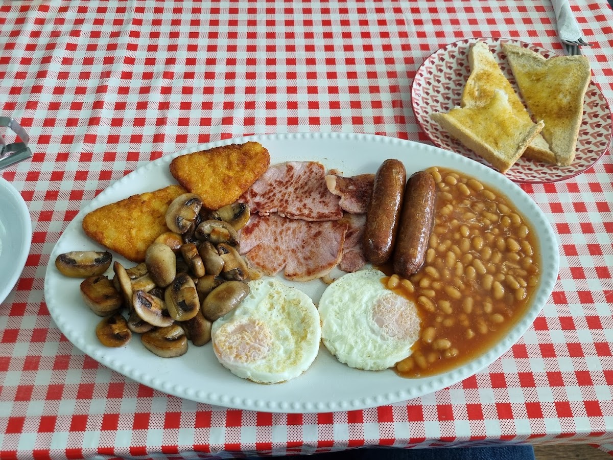 Golden Cafe - Tooting Bec - Photo 4