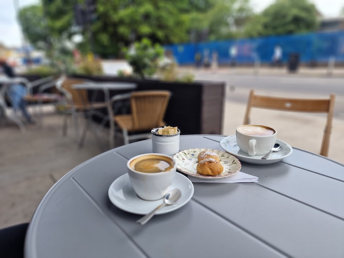 Golden Cafe - Tooting Bec - Photo 6